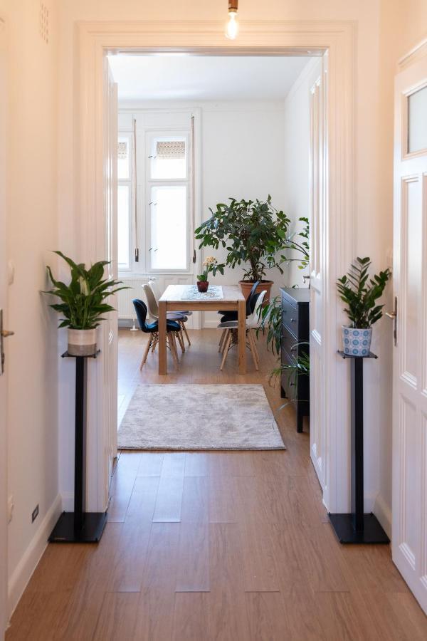 Central Szeged Apartment Апартаменты *